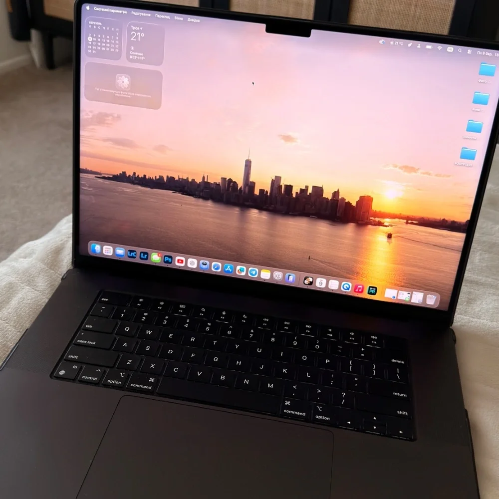 MacBook Pro 16 M4 MAX